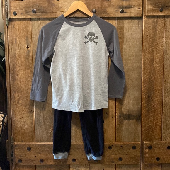 Pajama set - Picture 1 of 3